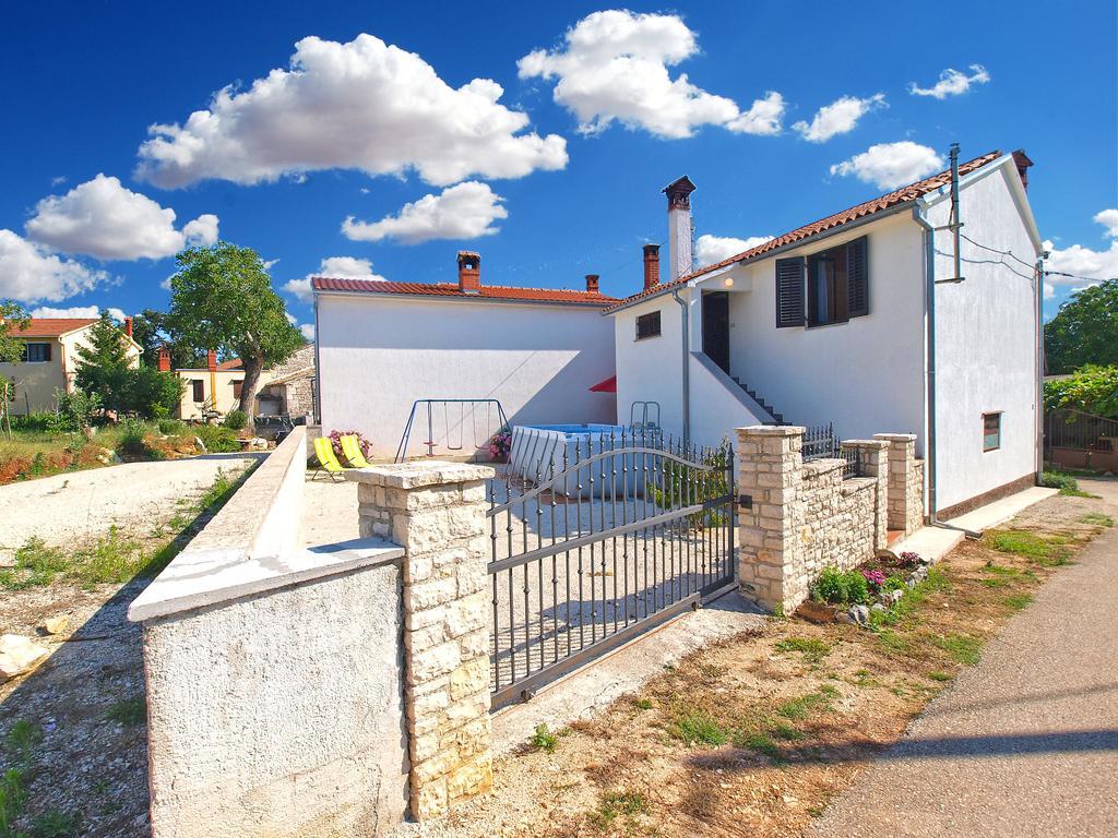 House Sandra 1430 Peresiji Exterior photo